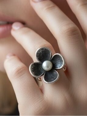 James Avery Pearl BlossomFlower Ring. Fully Retired. Rare.